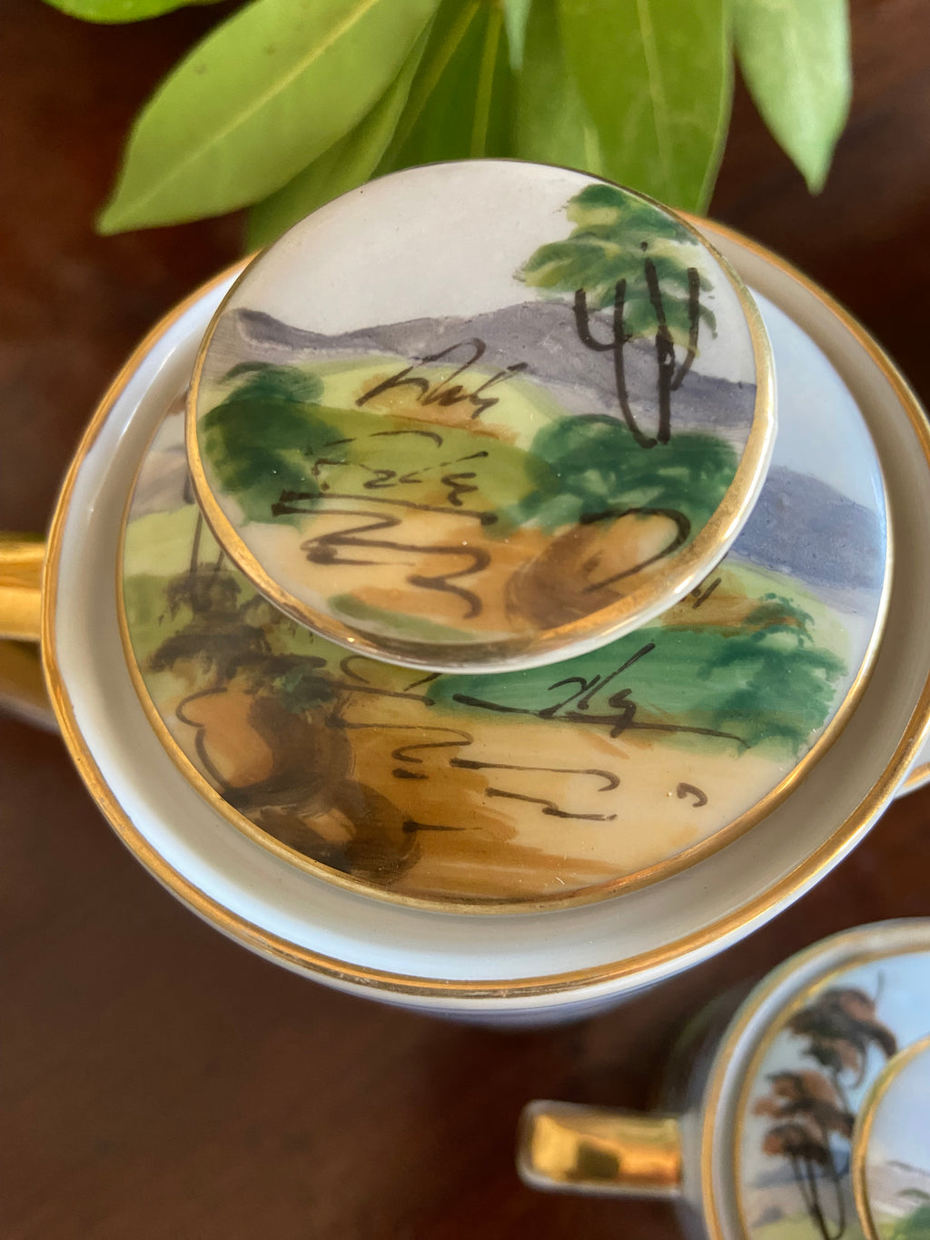 Cafetera, lechera y 6 tazas con plato en porcelana de Limoges