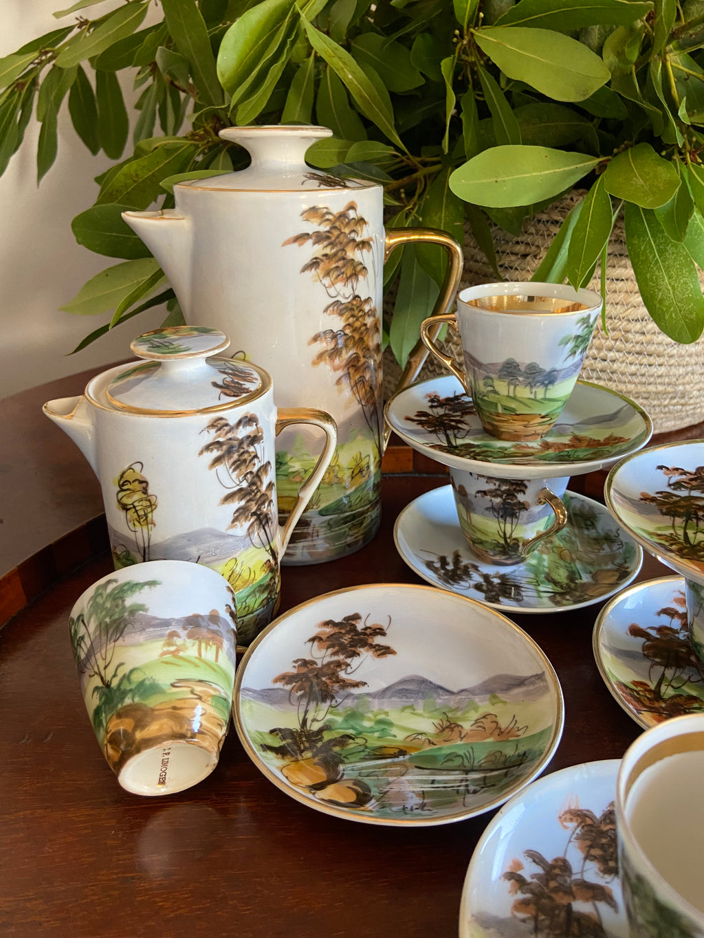 Cafetera, lechera y 6 tazas con plato en porcelana de Limoges