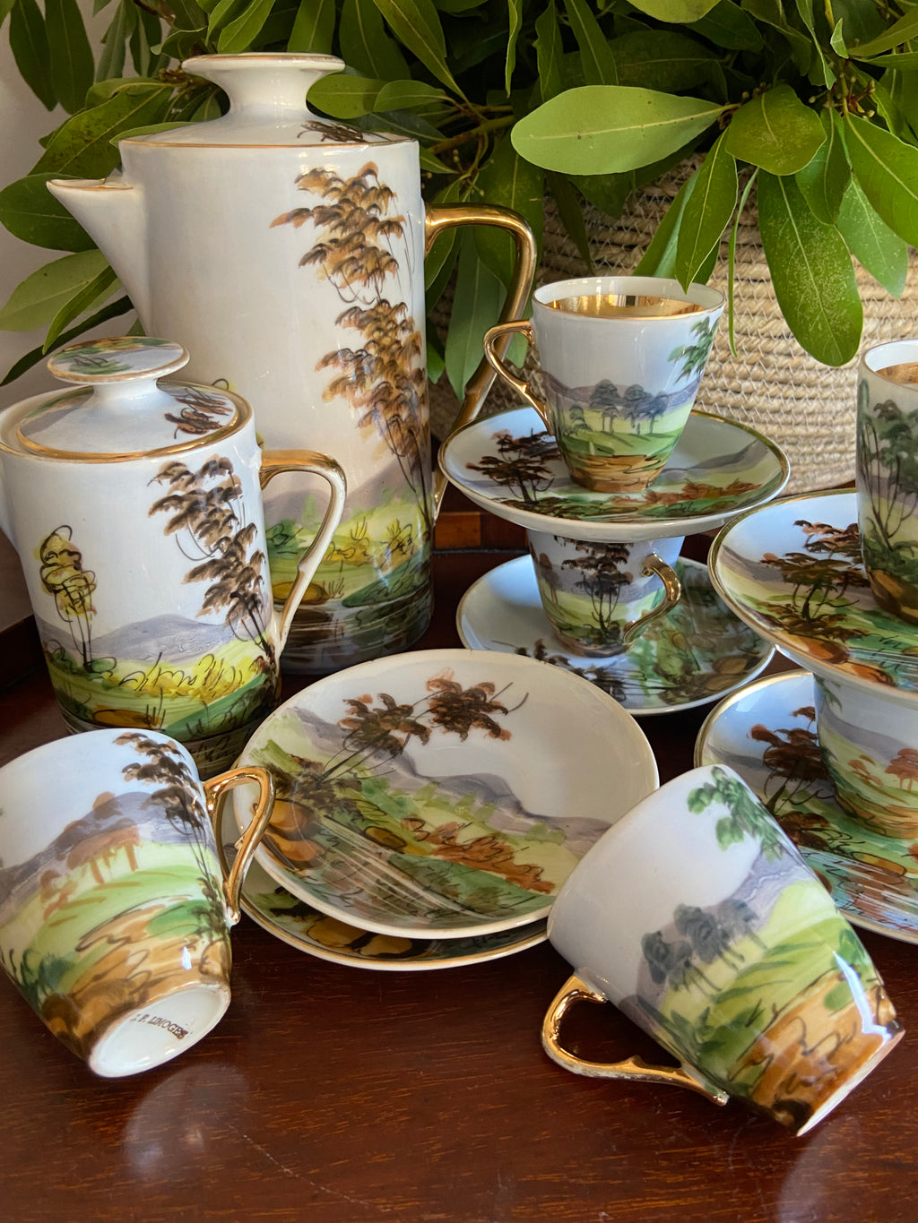 Cafetera, lechera y 6 tazas con plato en porcelana de Limoges
