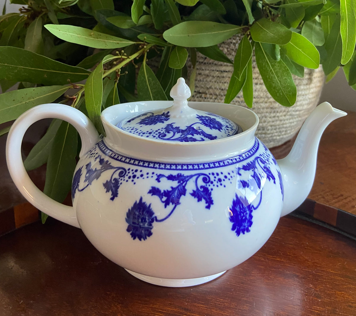 Tetera, lechera y azucarero en fina porcelana inglesa "Ansley"