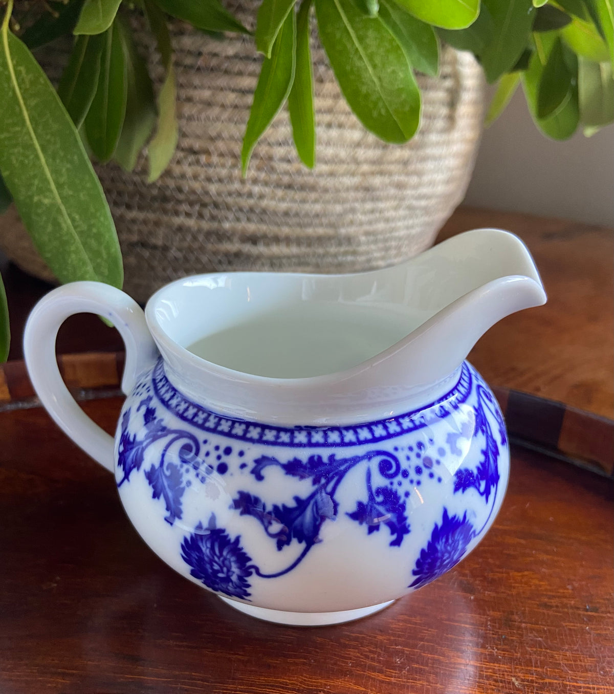 Tetera, lechera y azucarero en fina porcelana inglesa "Ansley"