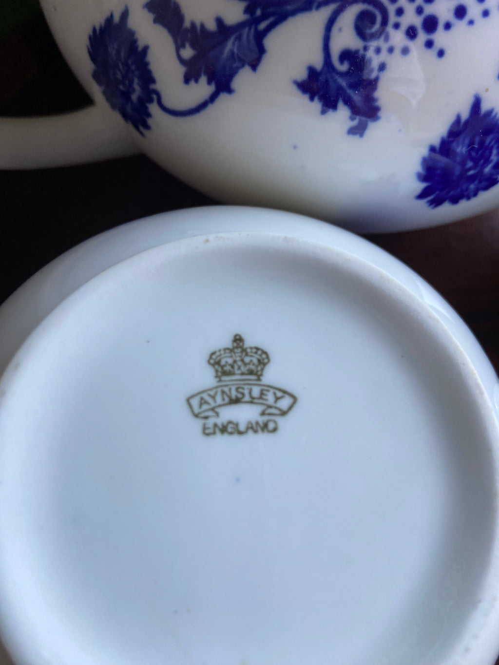 Tetera, lechera y azucarero en fina porcelana inglesa "Ansley"