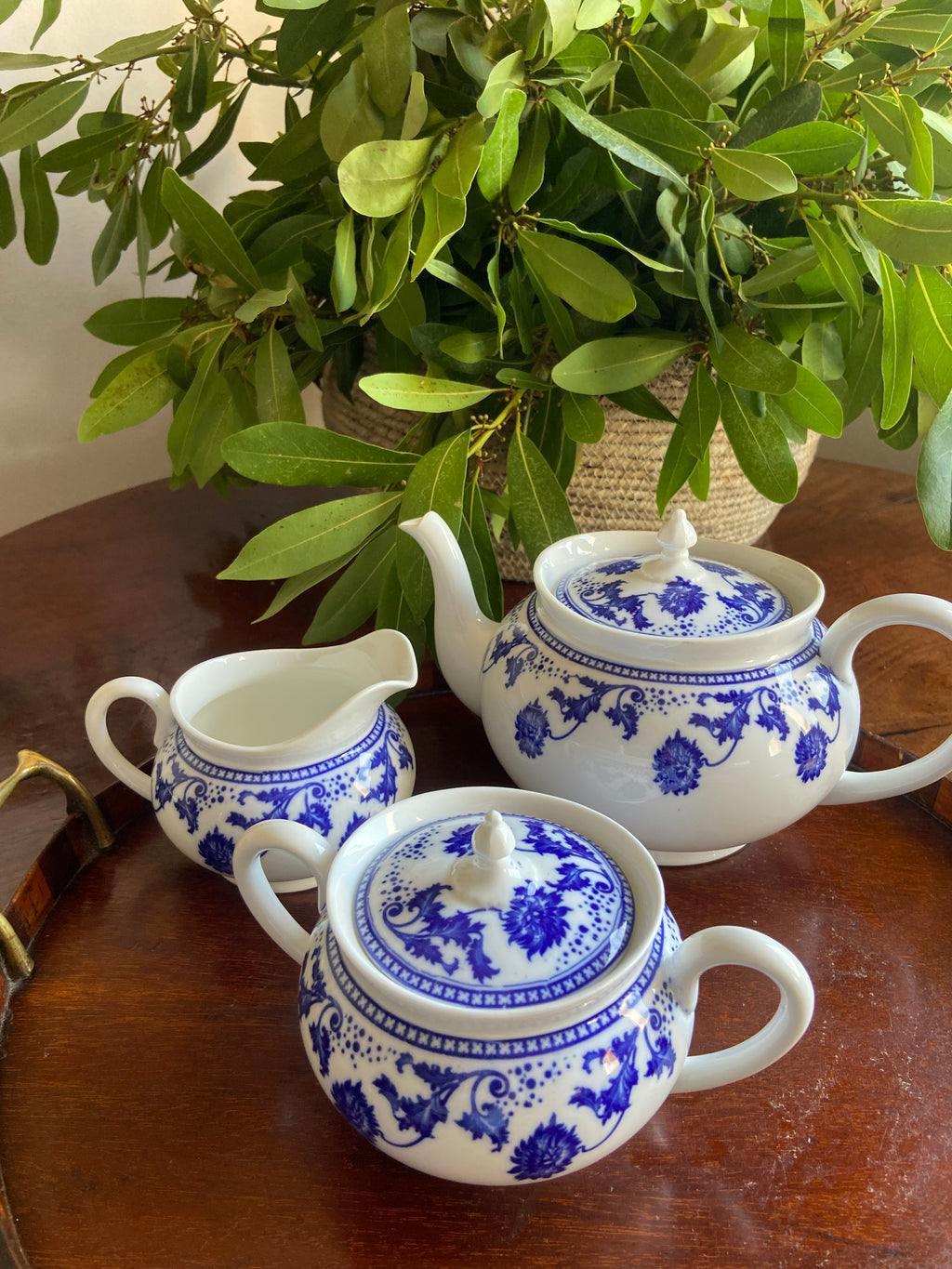Tetera, lechera y azucarero en fina porcelana inglesa "Ansley"