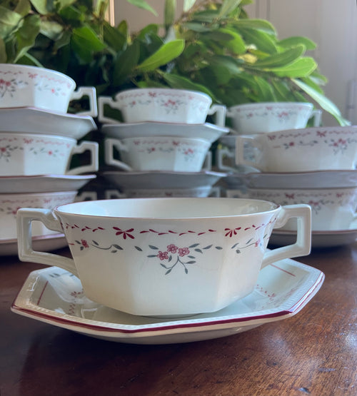 12 tazas consomé en loza inglesa "Johnson Brothers"