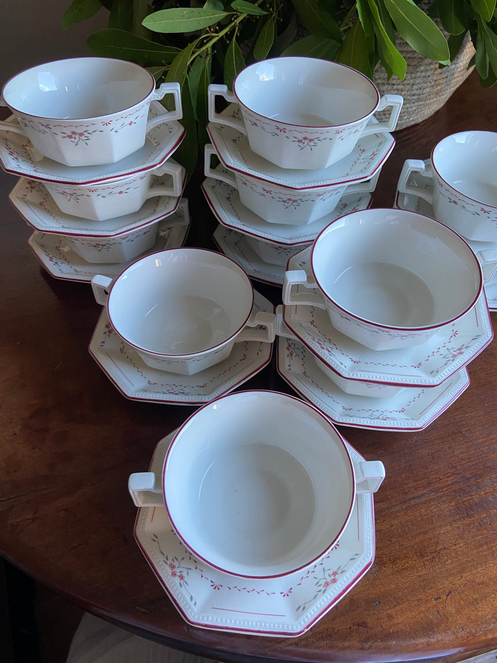 12 tazas consomé en loza inglesa "Johnson Brothers"