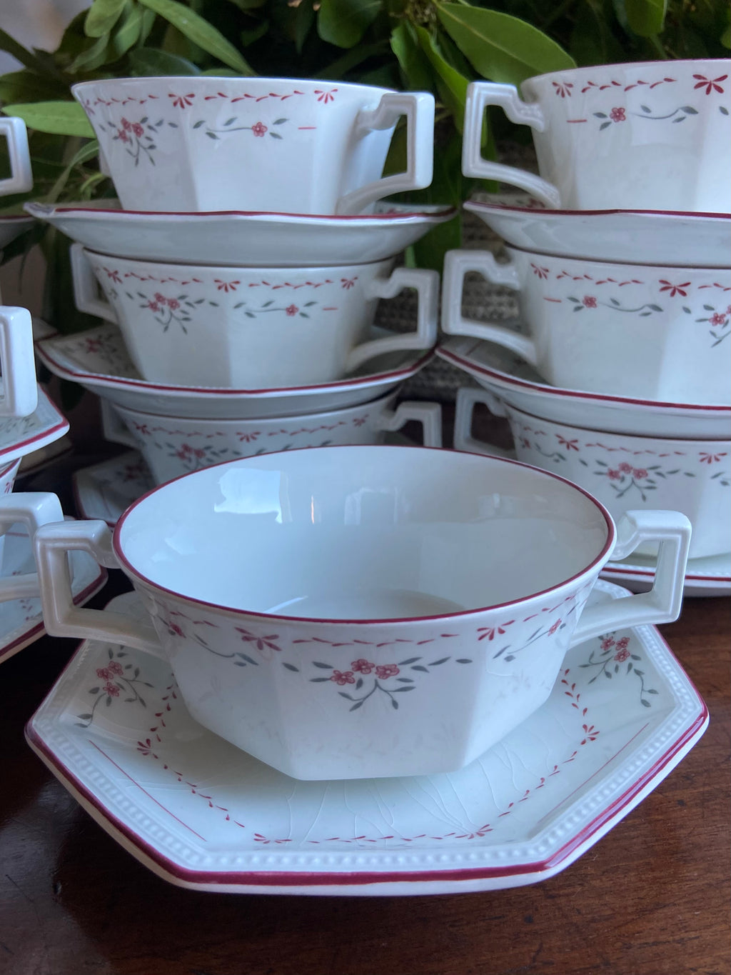 12 tazas consomé en loza inglesa "Johnson Brothers"