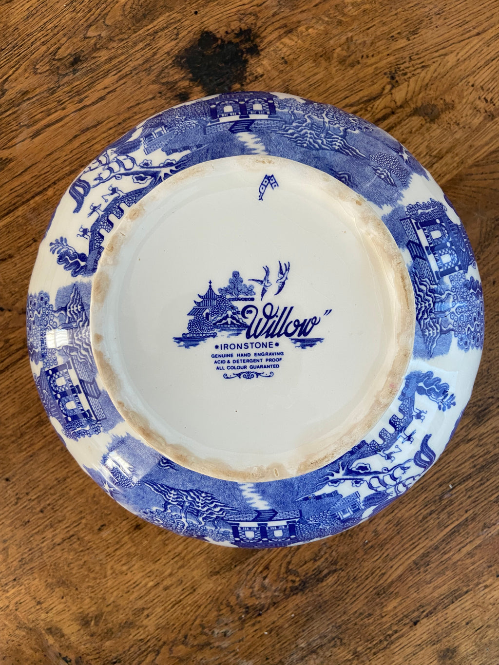 Bol en loza inglesa con el patrón "Blue Willow"