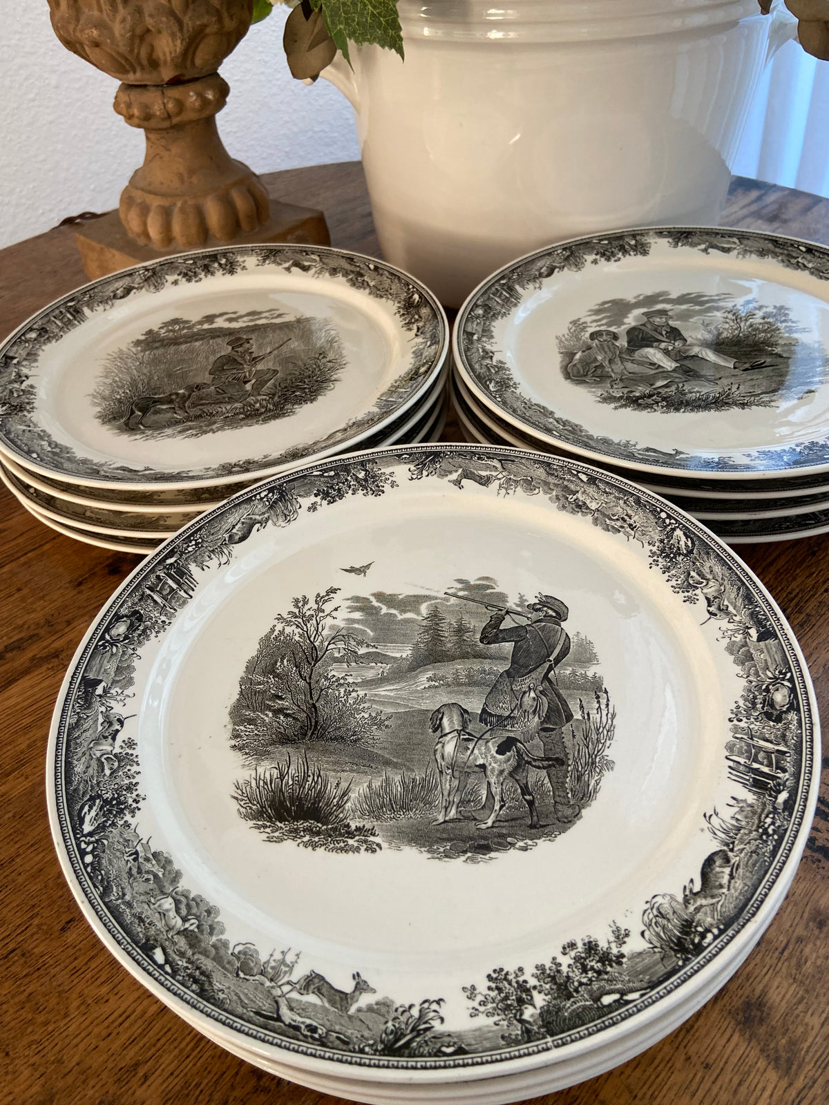 12 platos llanos en loza alemana "Villeroy & Boch"