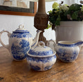 Tetera, lechera y azucarero en loza alemana "Villeroy & Boch" Burgenland.