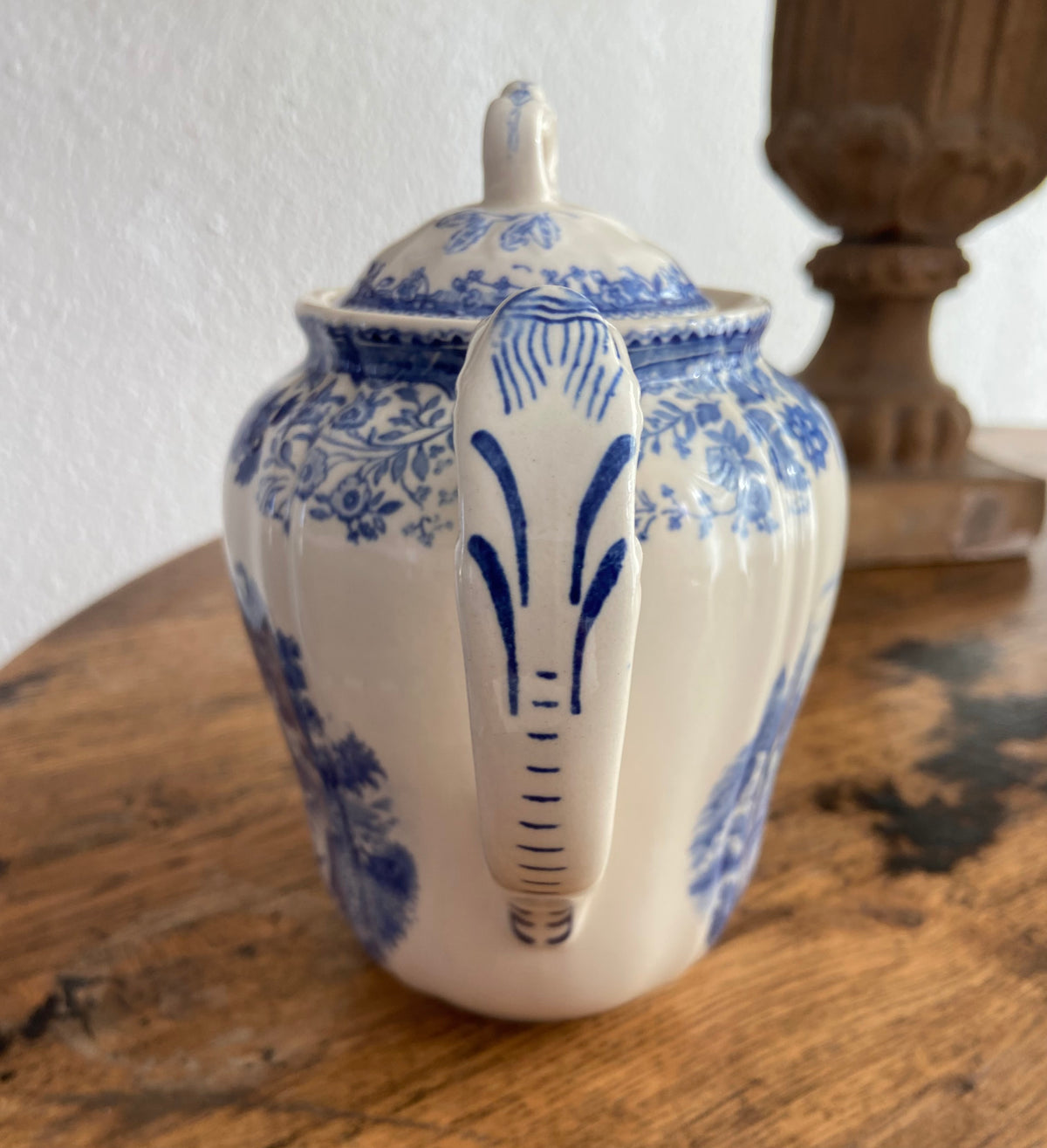 Tetera, lechera y azucarero en loza alemana "Villeroy & Boch" Burgenland.