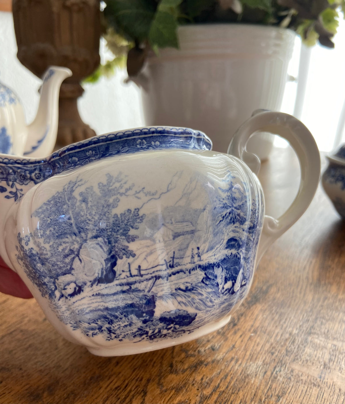 Tetera, lechera y azucarero en loza alemana "Villeroy & Boch" Burgenland.