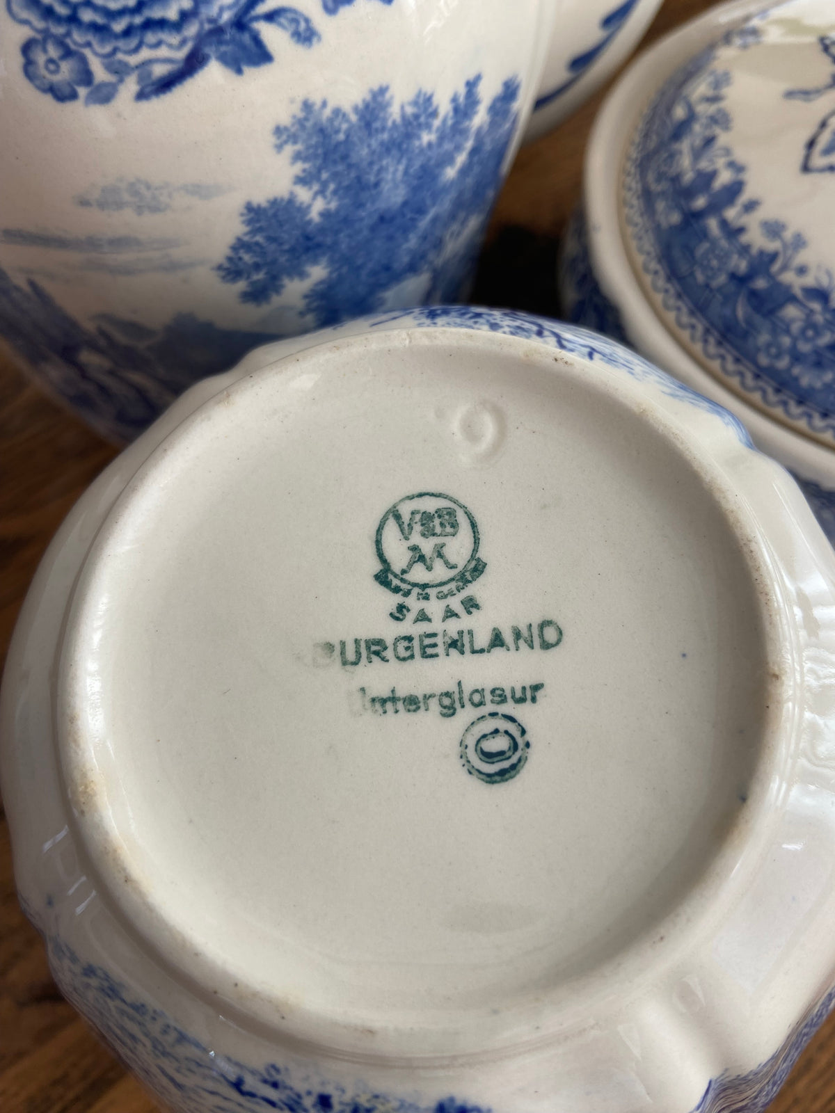 Tetera, lechera y azucarero en loza alemana "Villeroy & Boch" Burgenland.