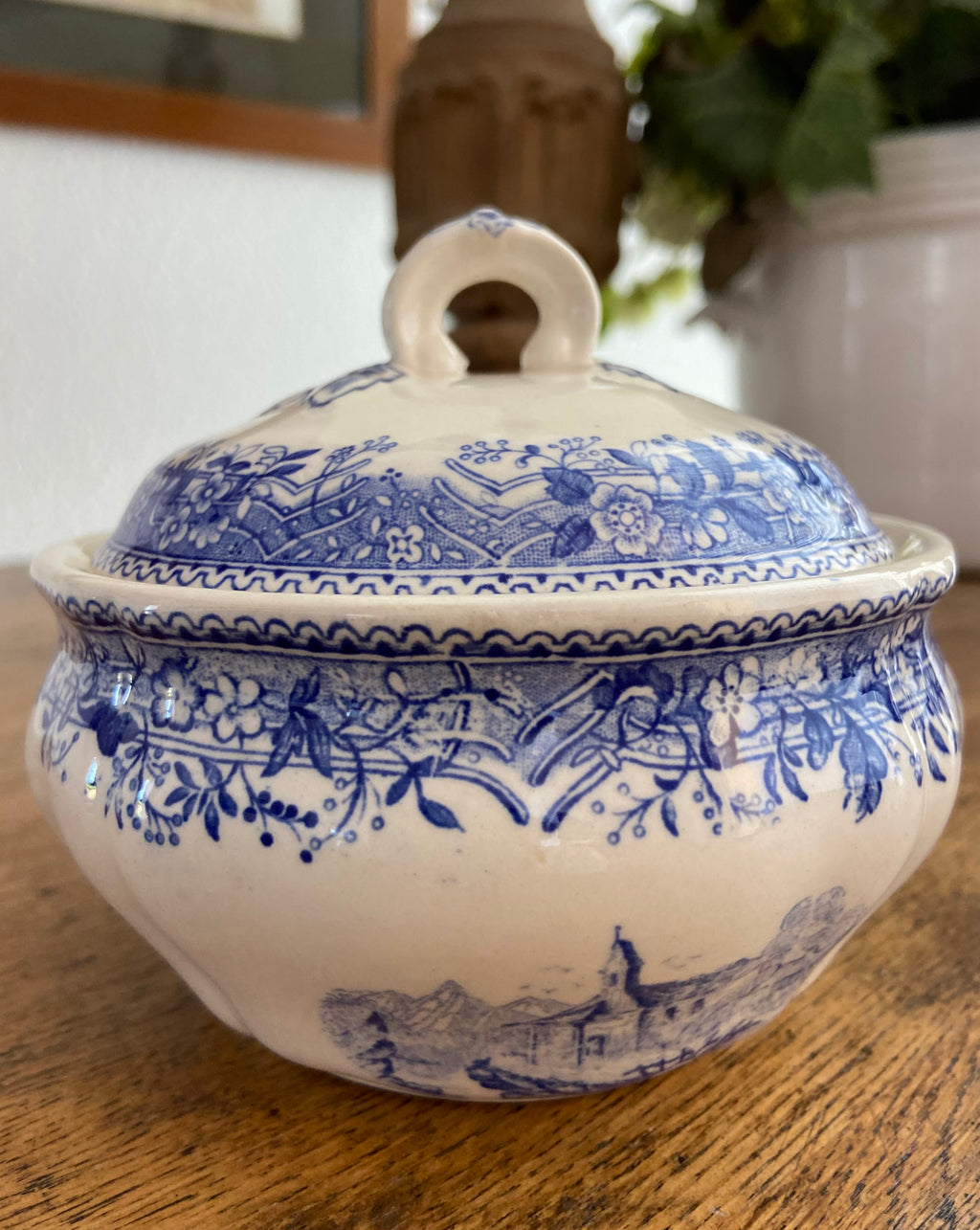 Tetera, lechera y azucarero en loza alemana "Villeroy & Boch" Burgenland.