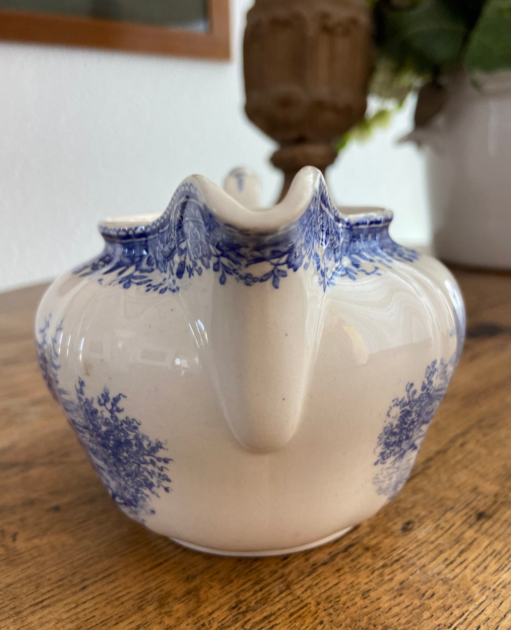 Tetera, lechera y azucarero en loza alemana "Villeroy & Boch" Burgenland.