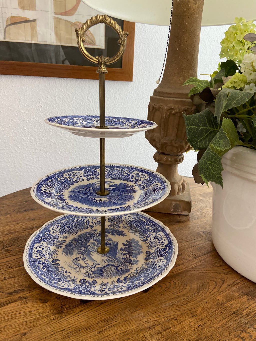Pastelero de tres pisos   "Villeroy & Boch" Alemania.