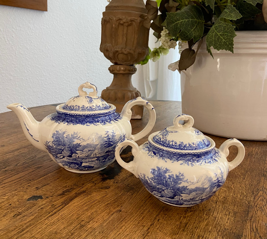 Tetera y azucarero en loza alemana "Villeroy & Boch"