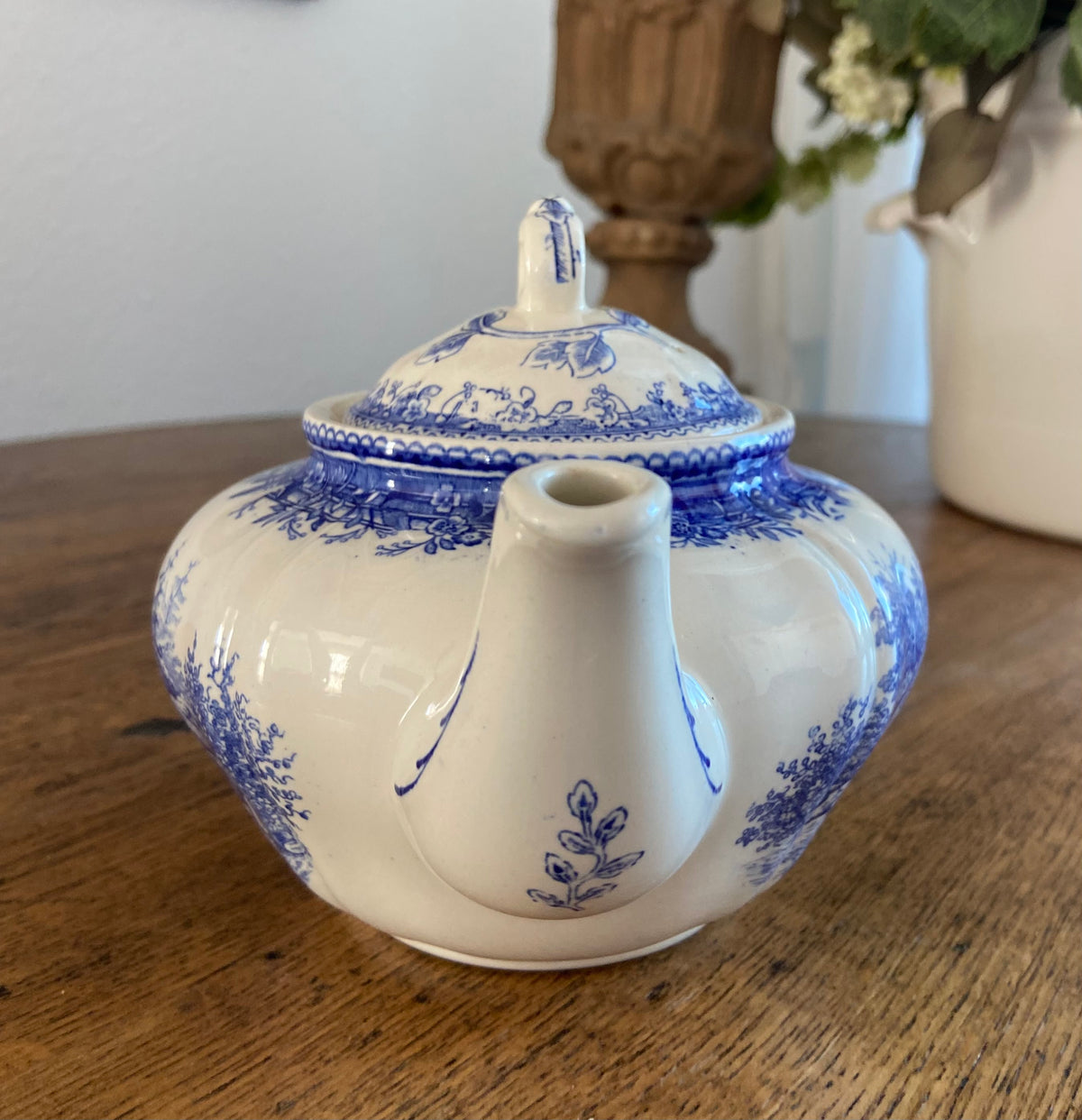 Tetera y azucarero en loza alemana "Villeroy & Boch"