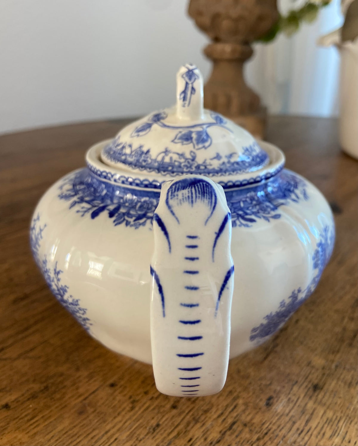 Tetera y azucarero en loza alemana "Villeroy & Boch"