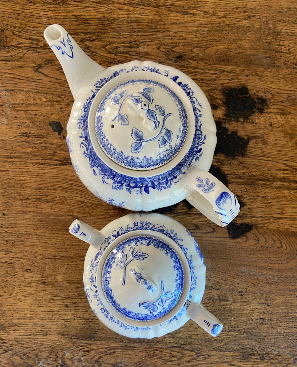 Tetera y azucarero en loza alemana "Villeroy & Boch"