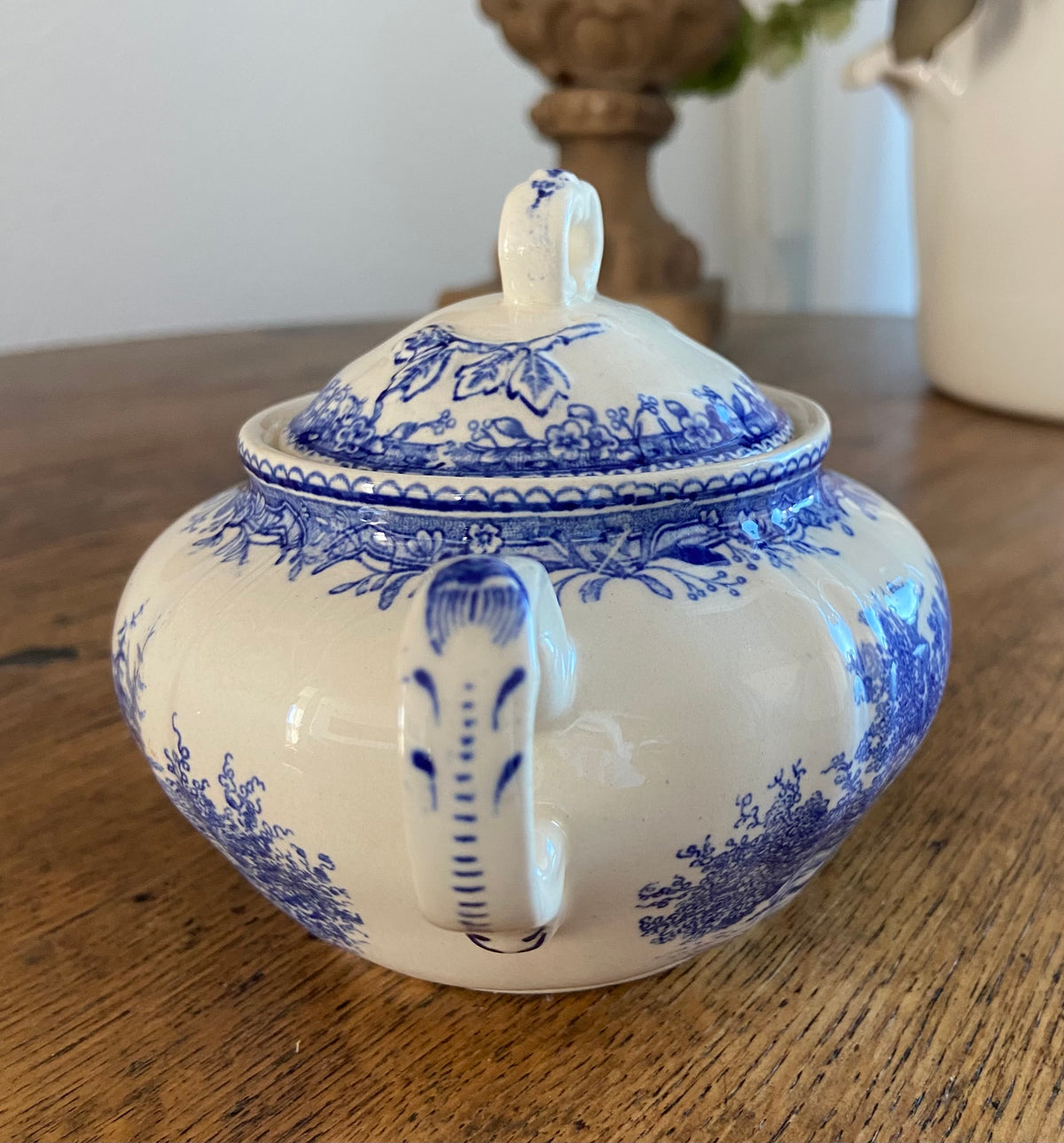 Tetera y azucarero en loza alemana "Villeroy & Boch"