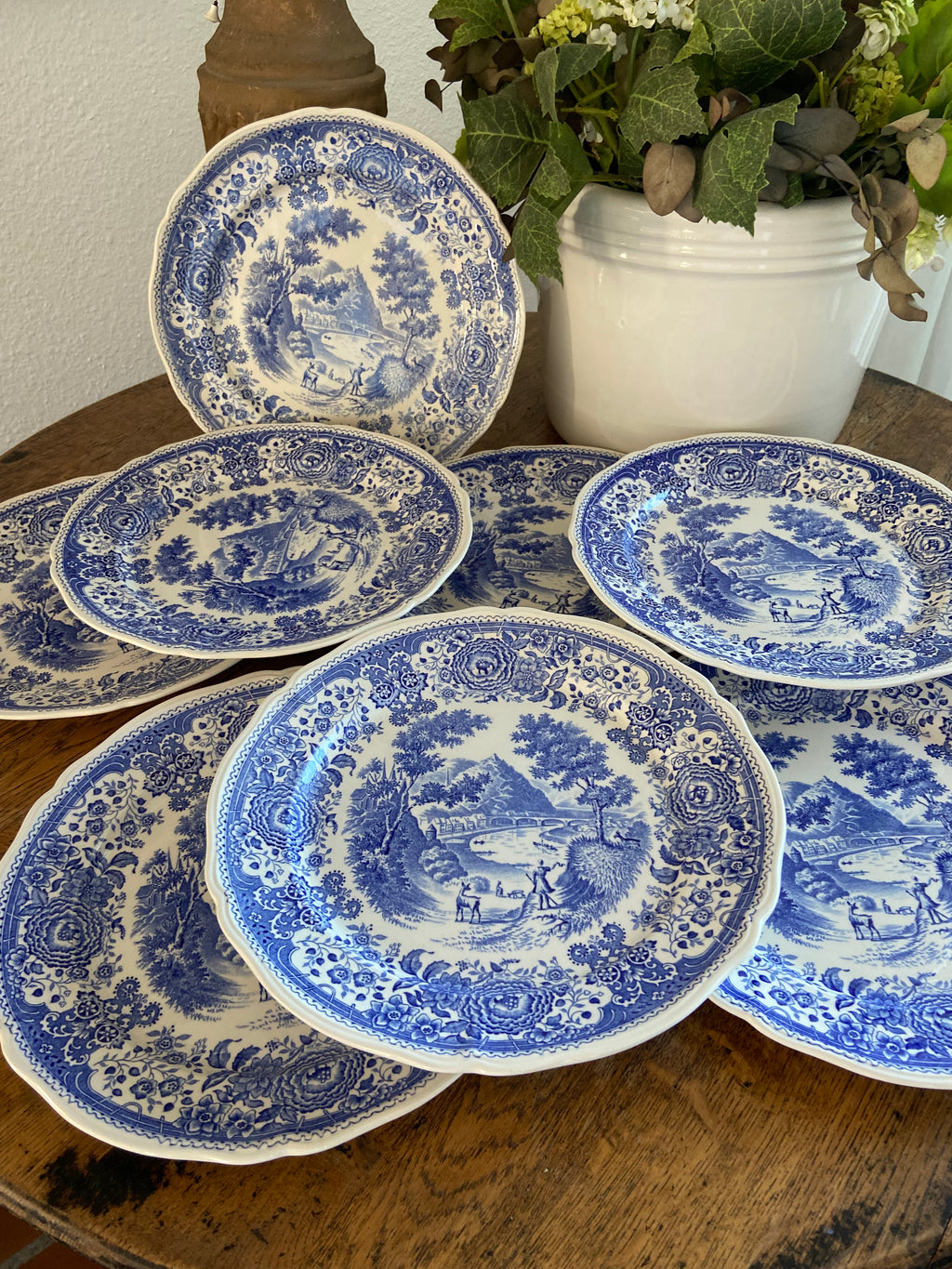 8 platos en loza alemana "Villeroy & Boch"