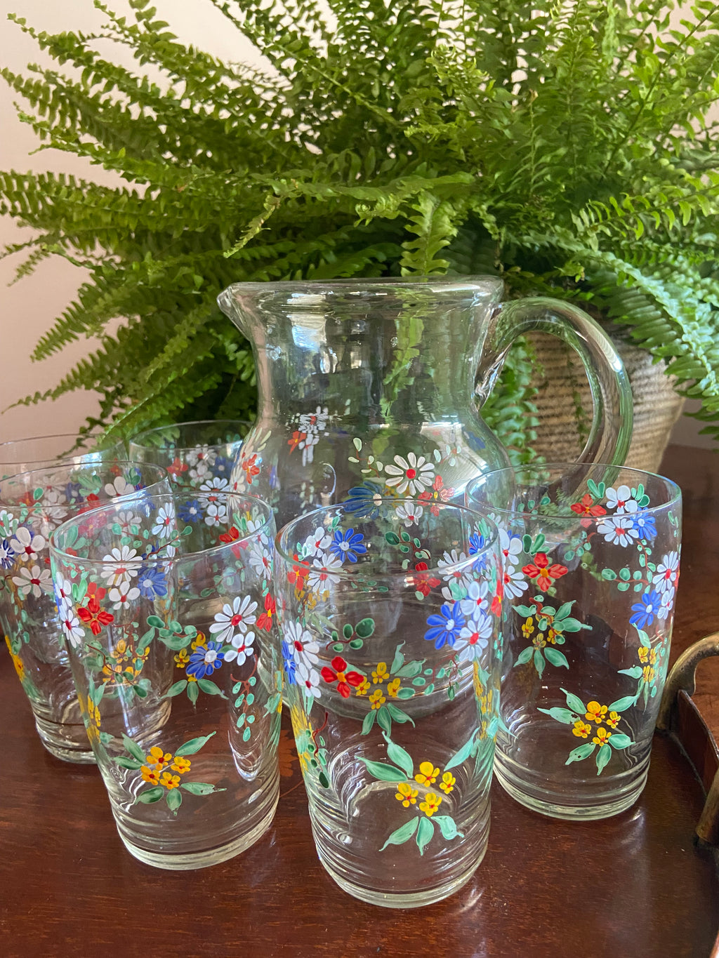 Jarra y 6 vasos de refresco en vidrio, pintados a mano