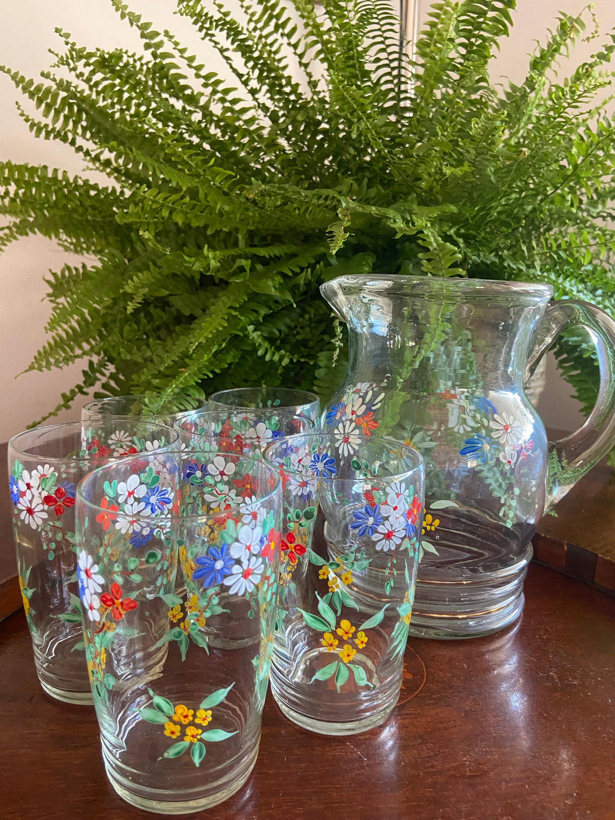 Jarra y 6 vasos de refresco en vidrio, pintados a mano
