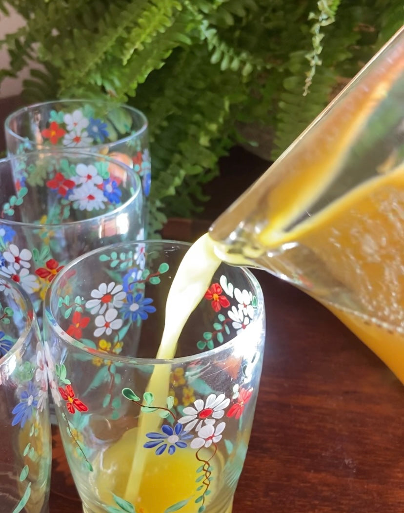 Jarra y 6 vasos de refresco en vidrio pintados a mano