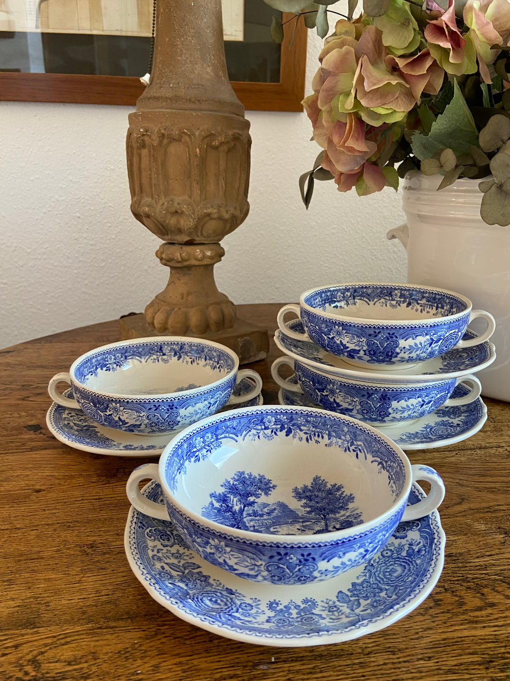 4 tazas de consomé en loza alemana "Villeroy & Boch"