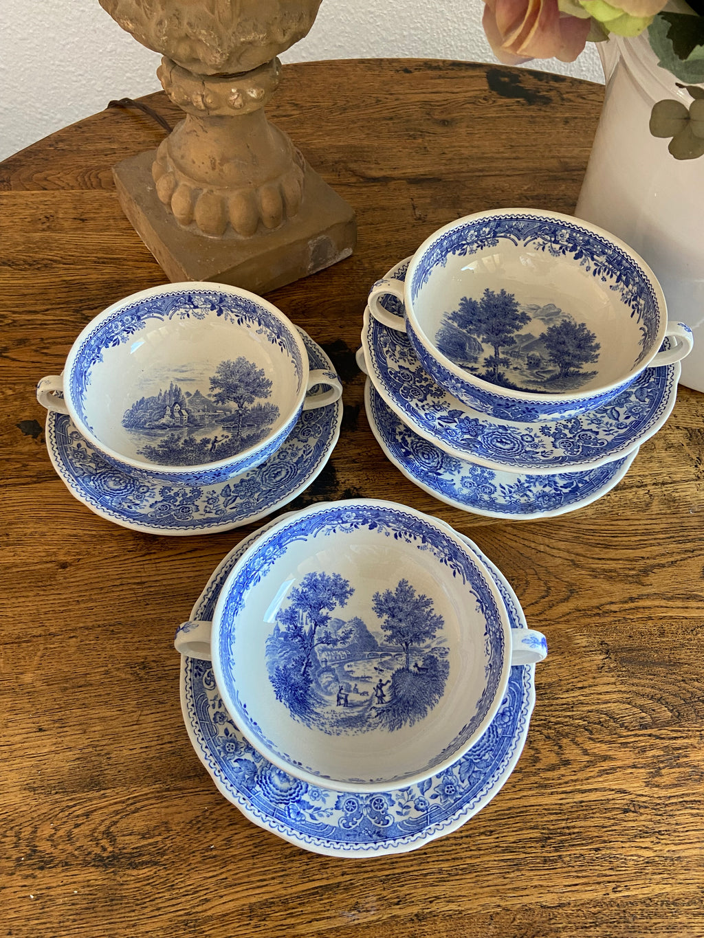 4 tazas de consomé en loza alemana "Villeroy & Boch"