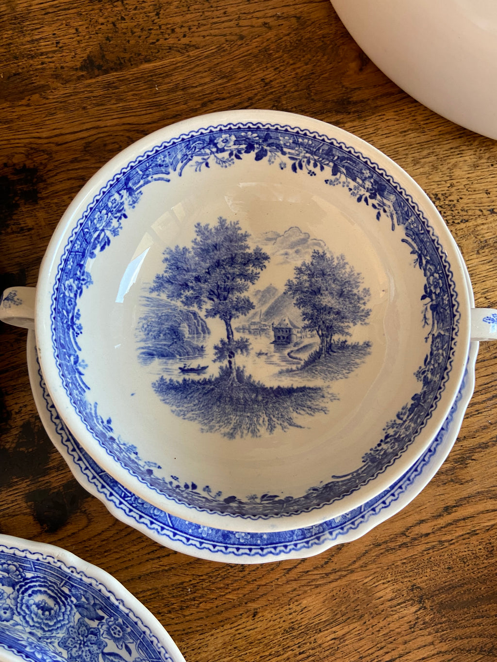 4 tazas de consomé en loza alemana "Villeroy & Boch"