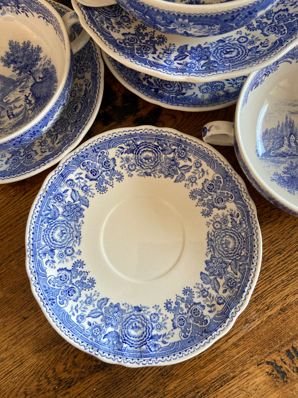 4 tazas de consomé en loza alemana "Villeroy & Boch"