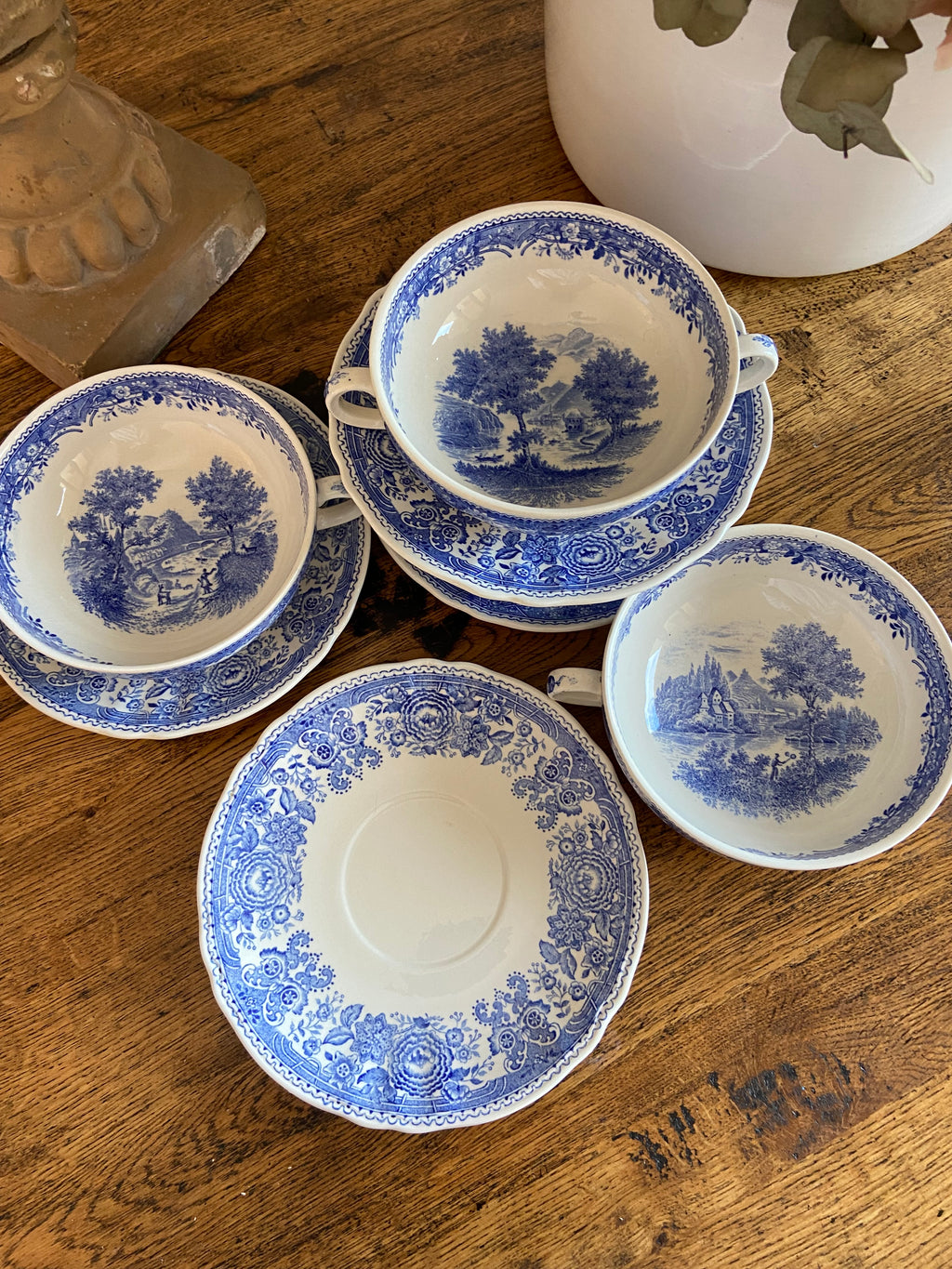 4 tazas de consomé en loza alemana "Villeroy & Boch"