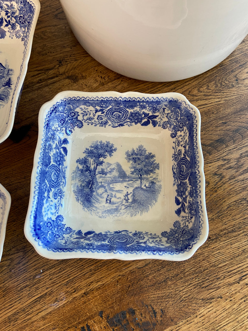 Juego de tres fuentes cuadradas/boles en loza alemana "Villeroy & Boch" (mod. Burgerland).