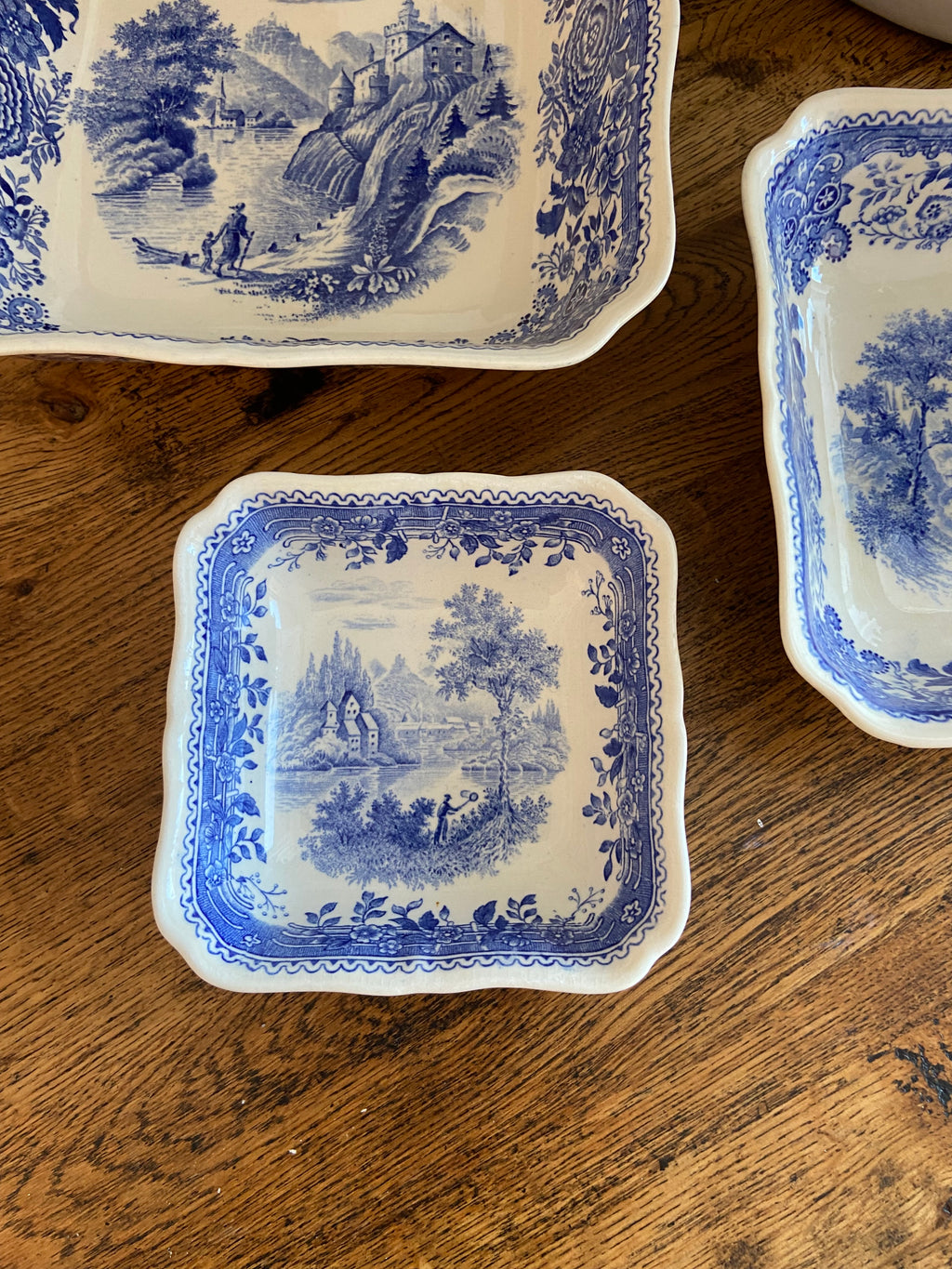 Juego de tres fuentes cuadradas/boles en loza alemana "Villeroy & Boch" (mod. Burgerland).