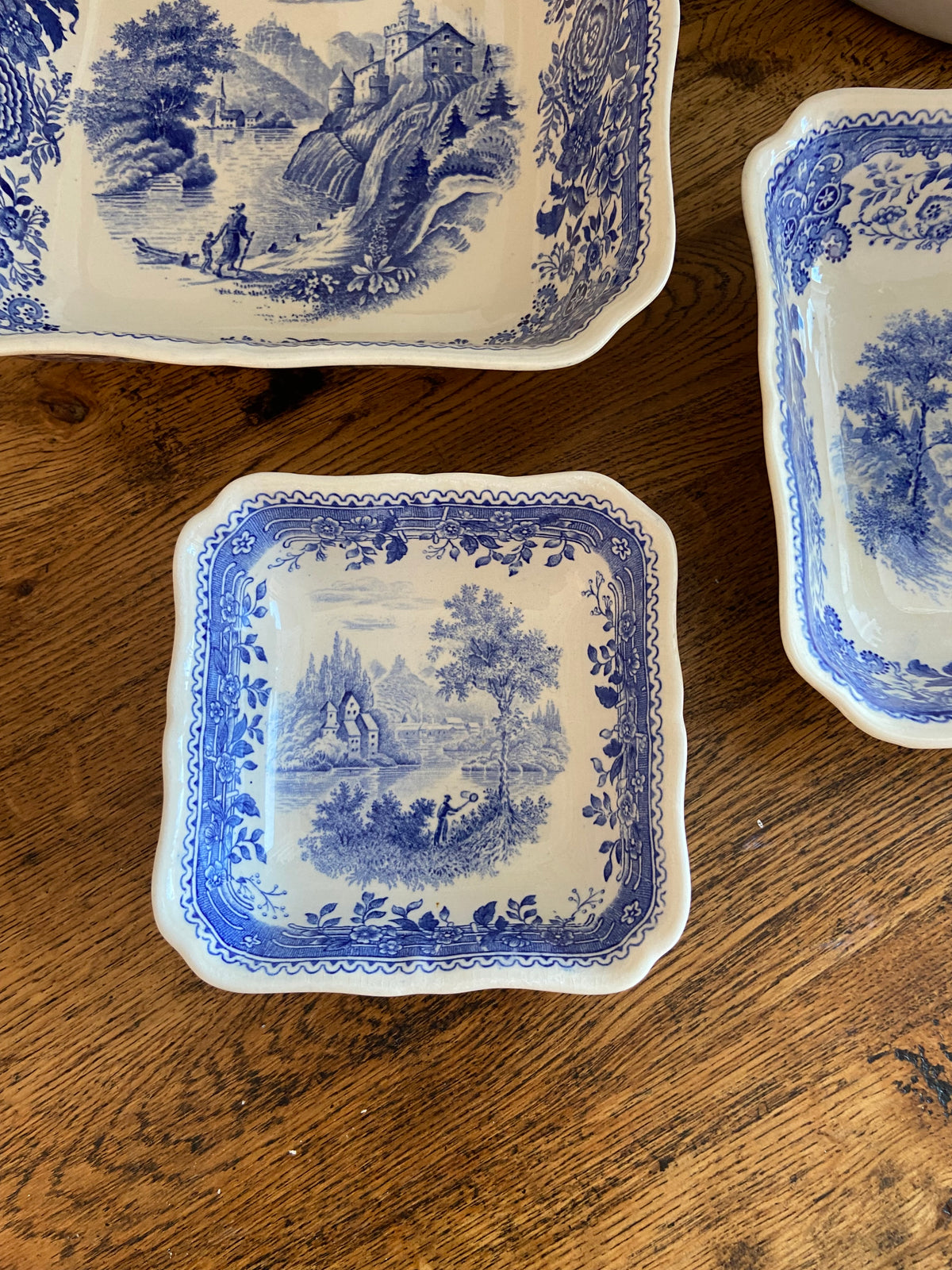 Juego de tres fuentes cuadradas/boles en loza alemana "Villeroy & Boch" (mod. Burgerland).