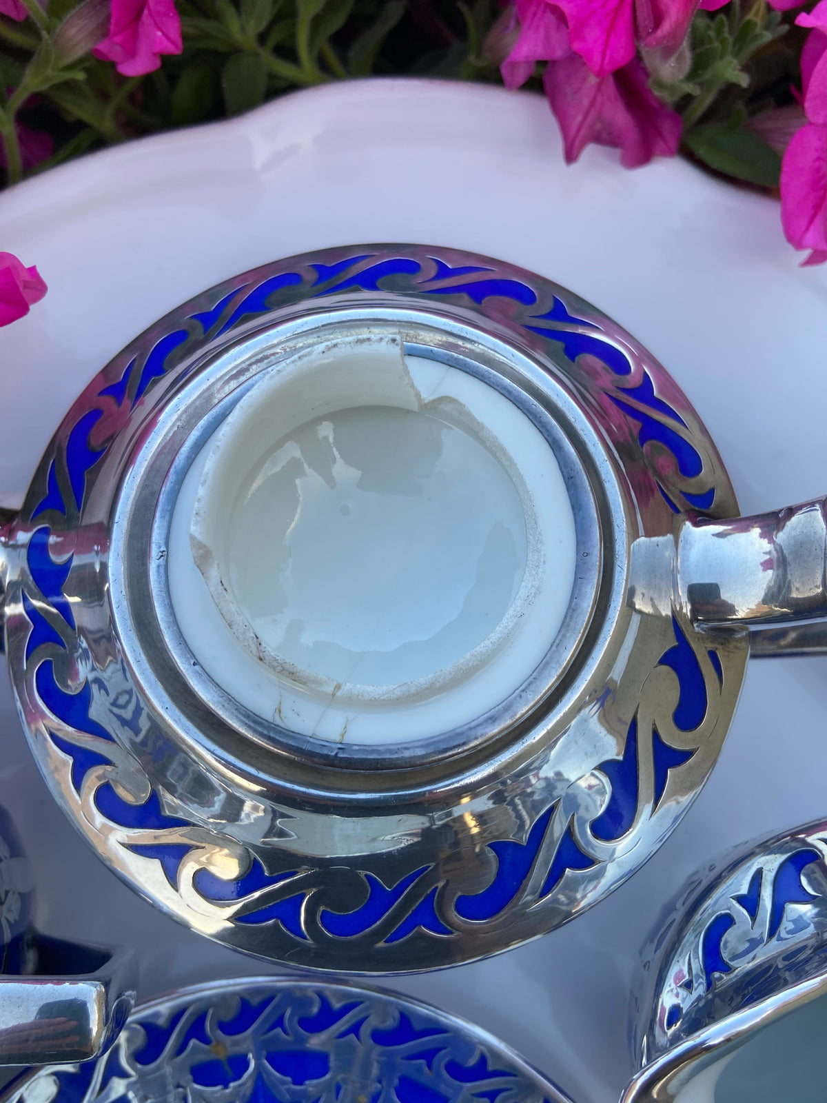 Tetera, lechera, azucarero y 2 tazas de té con plato en porcelana francesa de Limoges "Depose".
