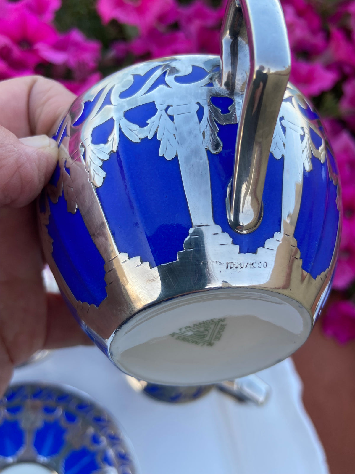 Tetera, lechera, azucarero y 2 tazas de té con plato en porcelana francesa de Limoges "Depose".