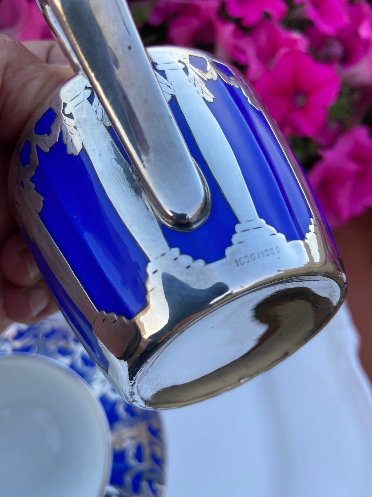 Tetera, lechera, azucarero y 2 tazas de té con plato en porcelana francesa de Limoges "Depose".