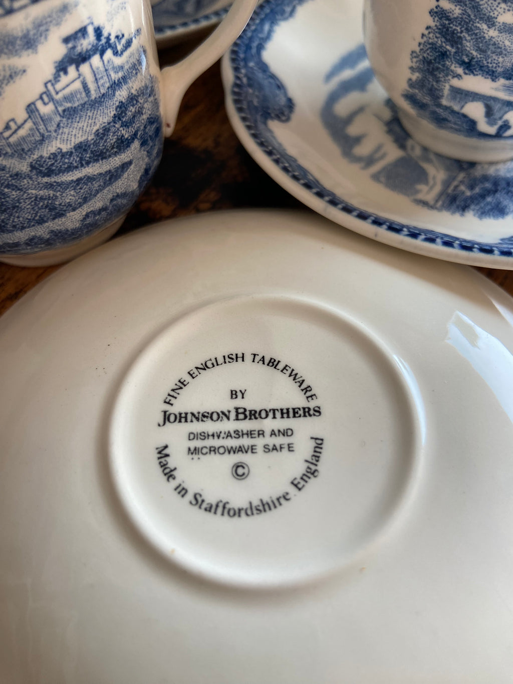6 tazas café en loza inglesa "Johnson Brothers"