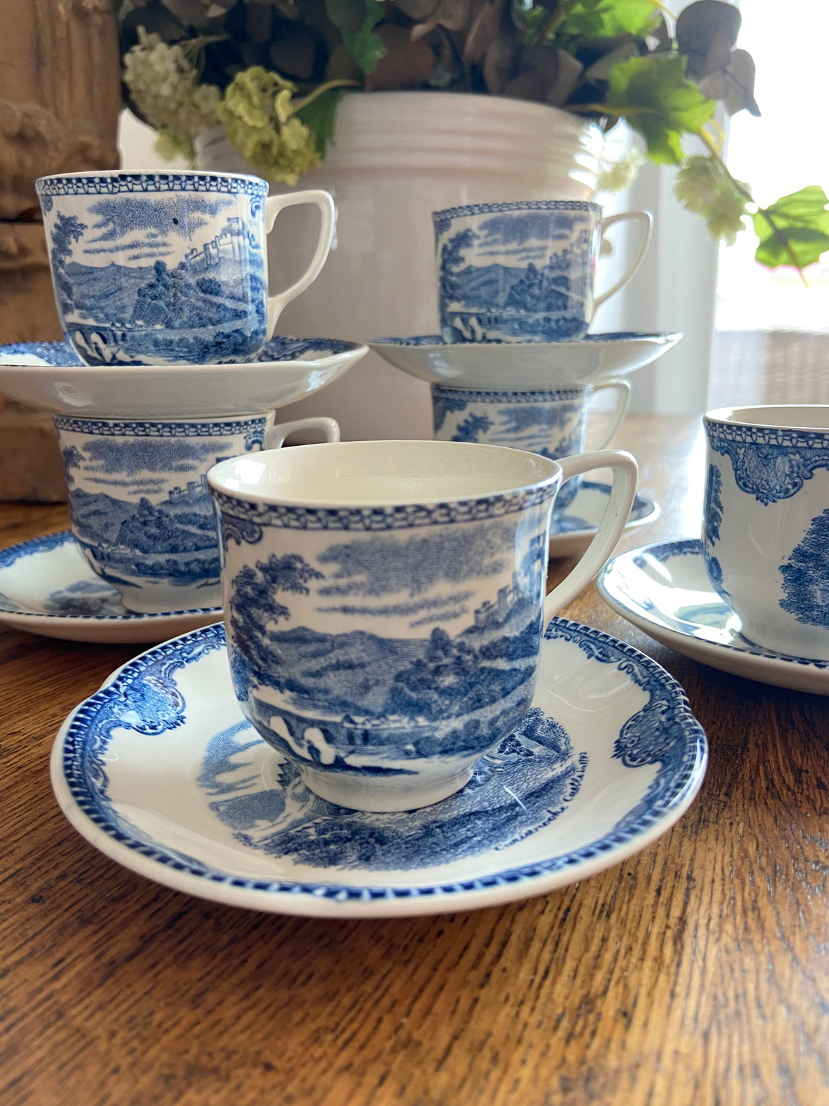 6 tazas café en loza inglesa "Johnson Brothers"