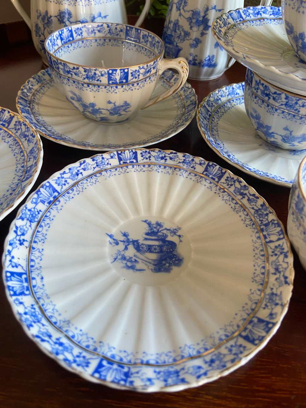 Lechera, azucarero y 5 tazas de café en porcelana "Saint Claire" (mod. China Blau)