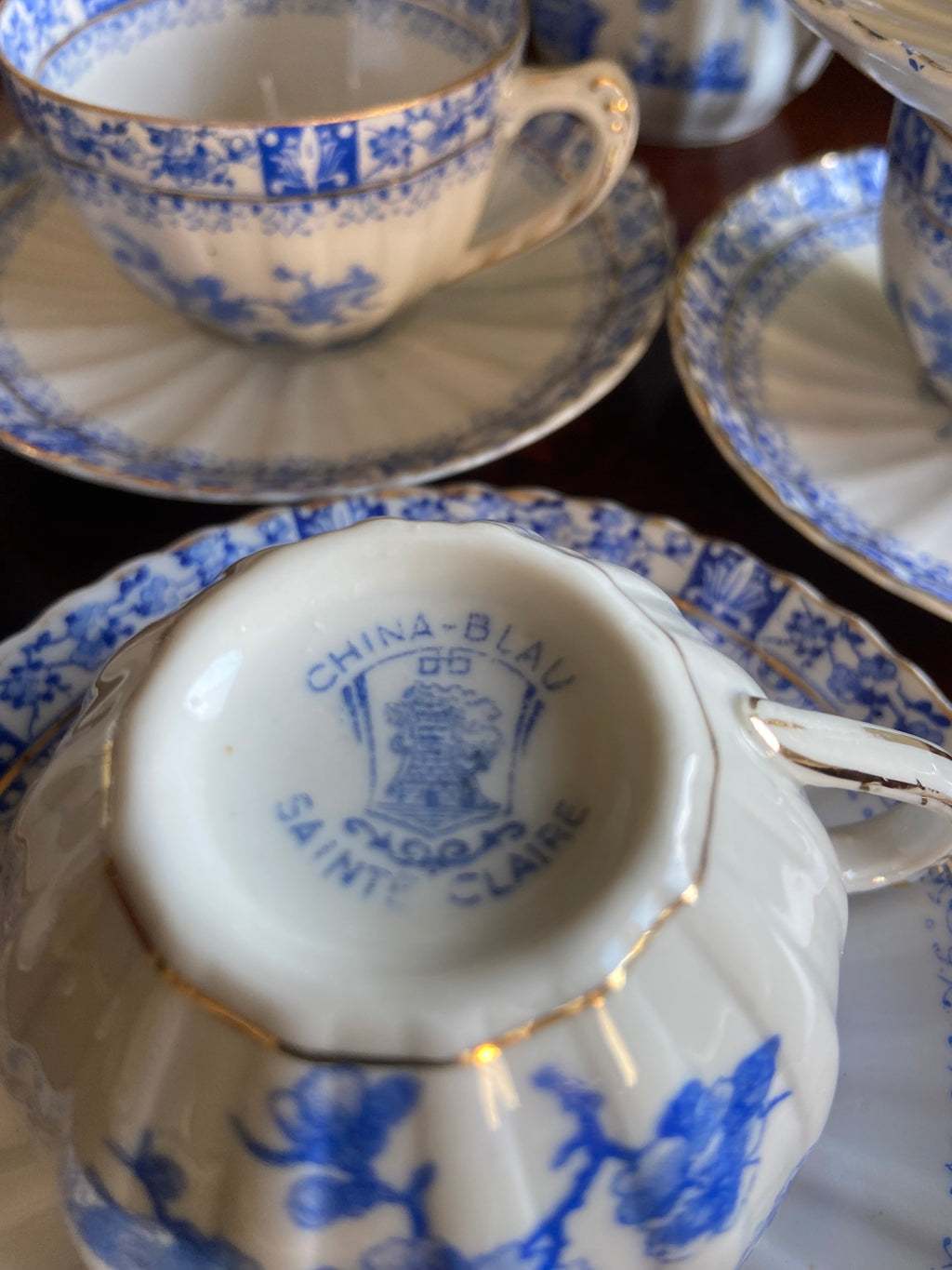 Lechera, azucarero y 5 tazas de café en porcelana "Saint Claire" (mod. China Blau)