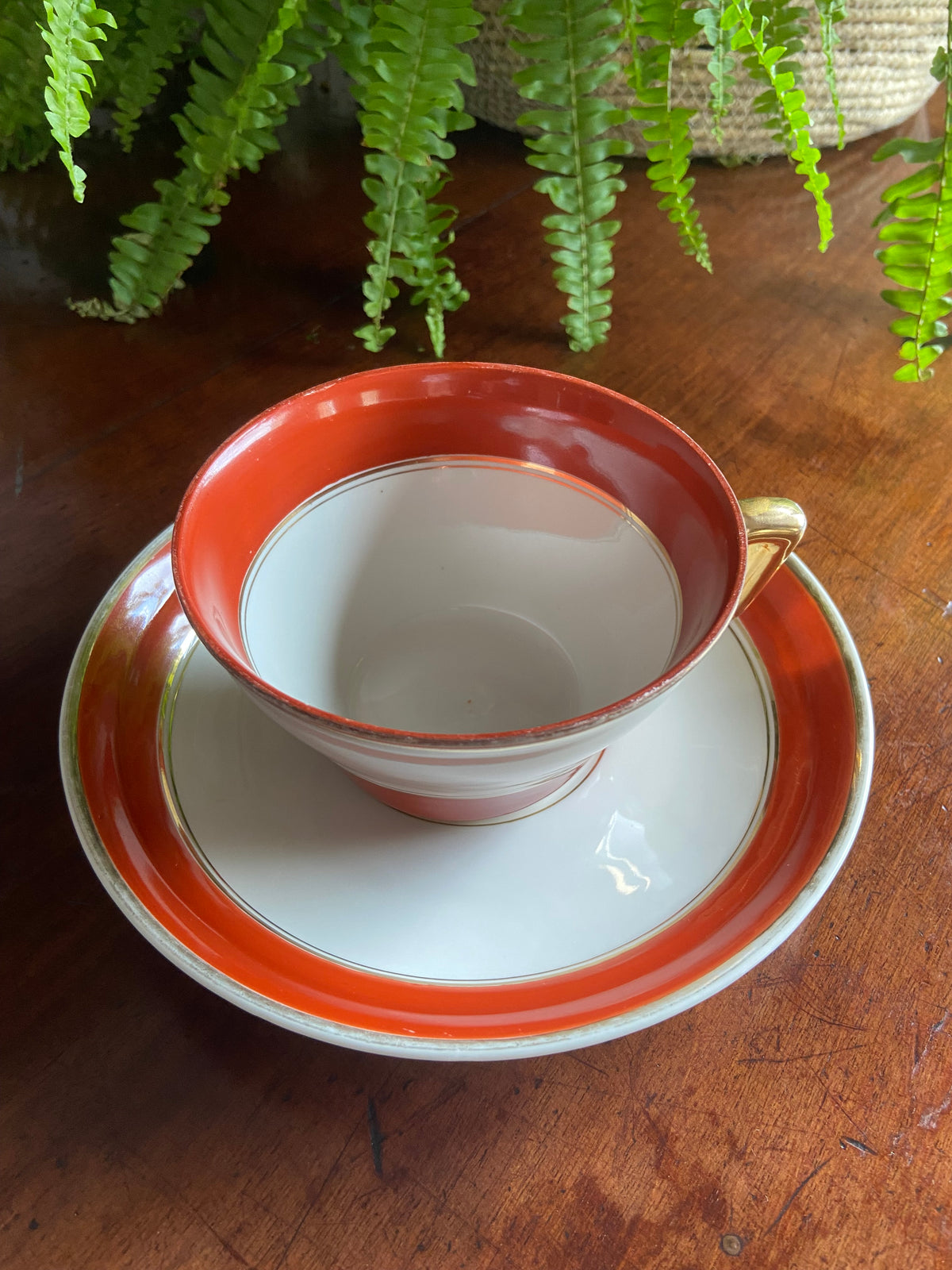 Taza desayuno en porcelana blanca con franja color terracota