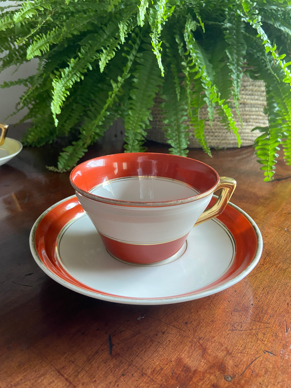 Taza desayuno en porcelana blanca con franja color terracota