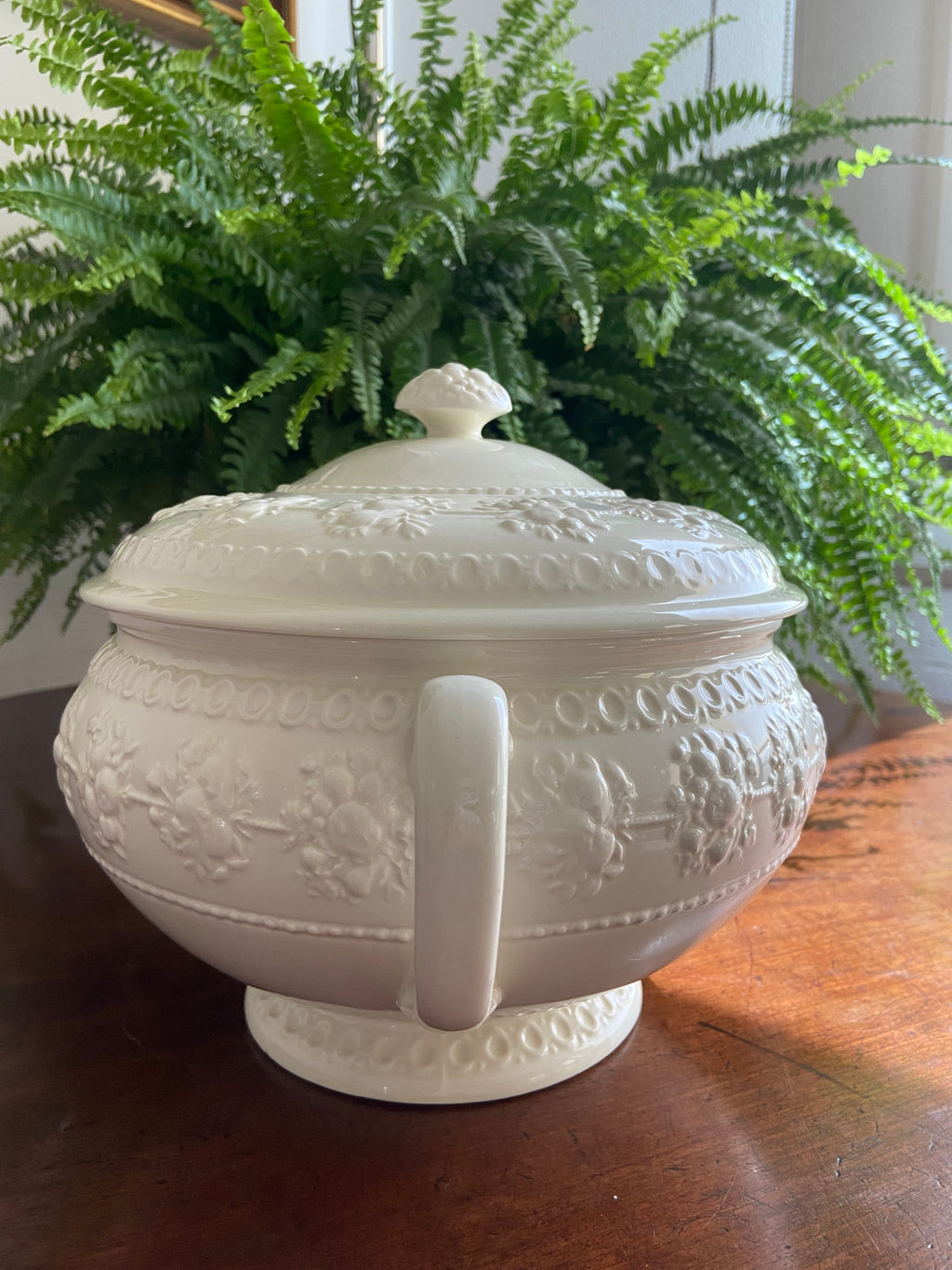 Sopera en porcelana inglesa "Wedgwood"
