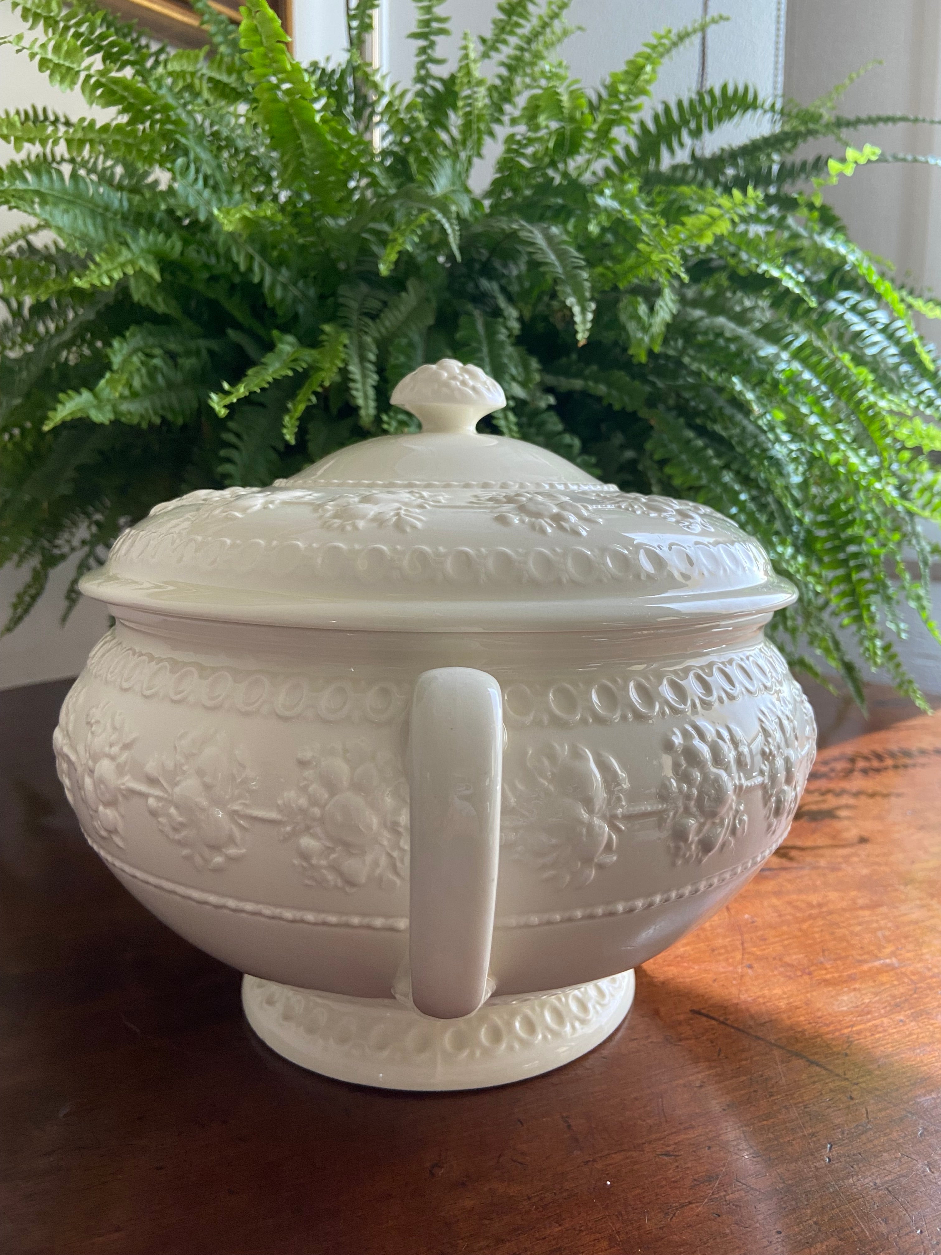 Sopera en porcelana inglesa "Wedgwood"