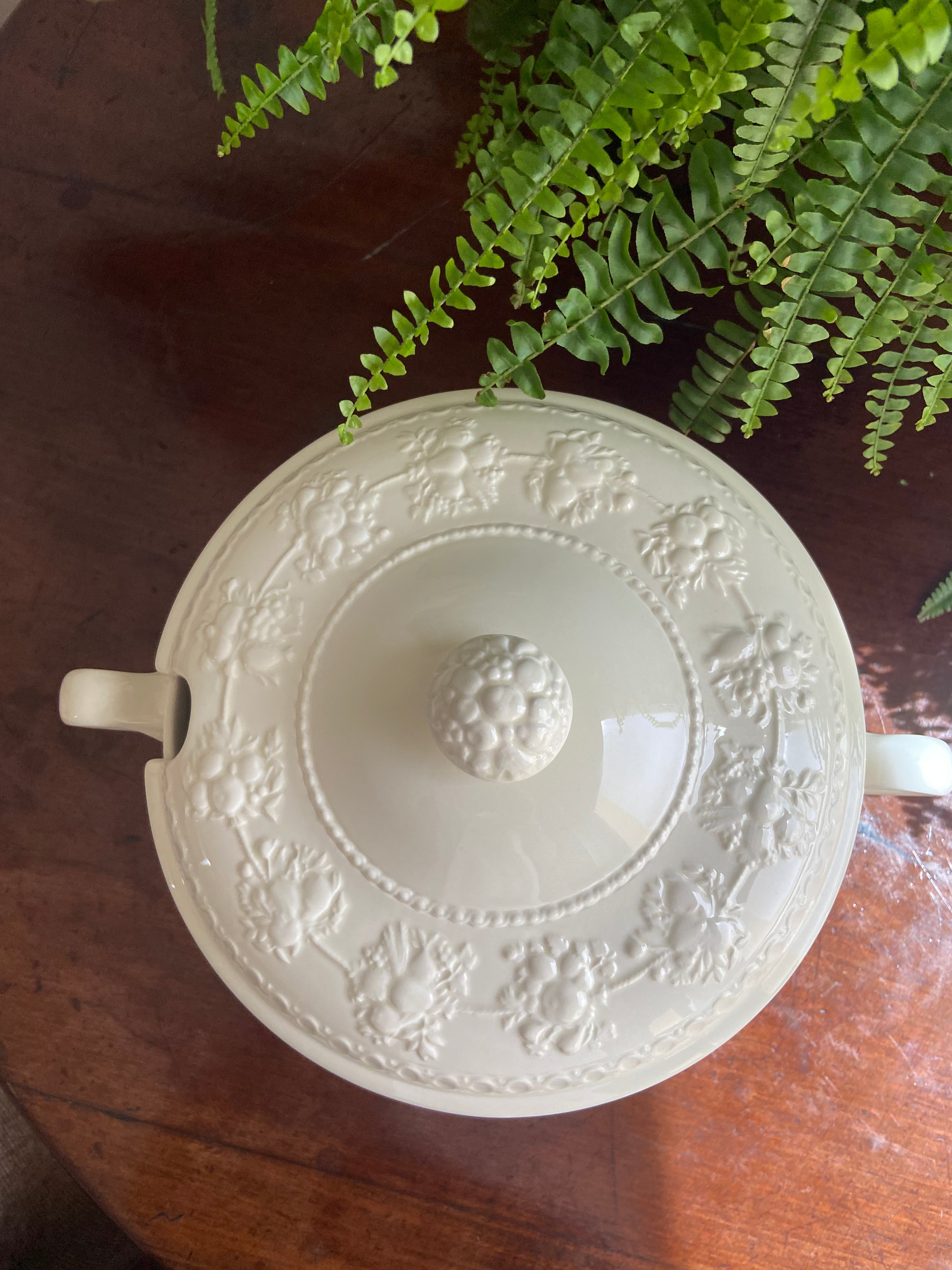 Sopera en porcelana inglesa "Wedgwood"