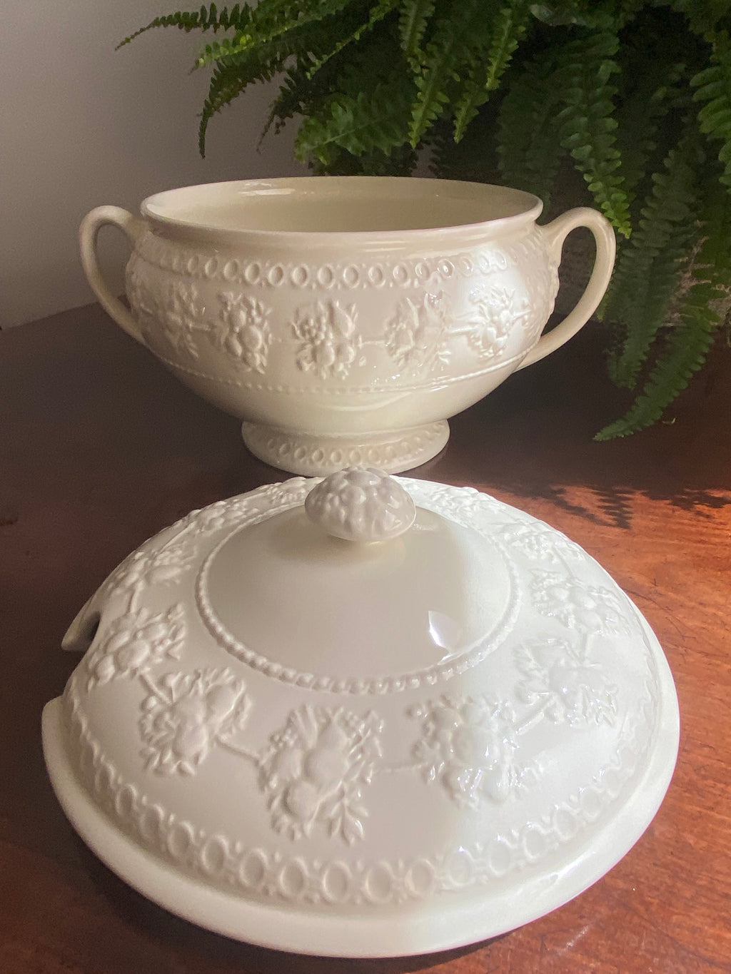 Sopera en porcelana inglesa "Wedgwood"