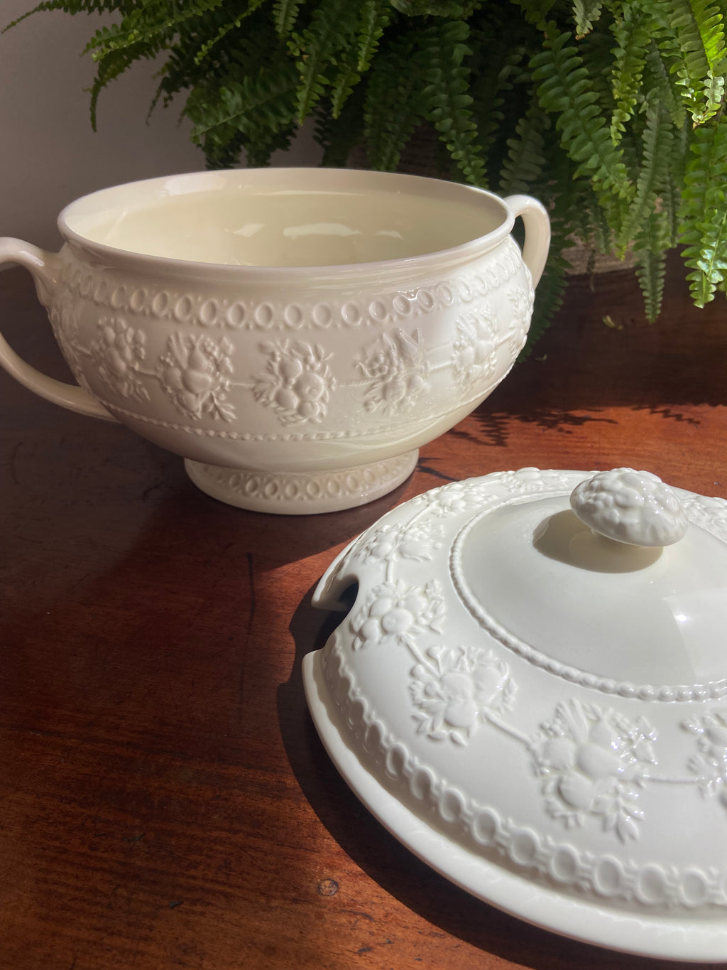 Sopera en porcelana inglesa "Wedgwood"